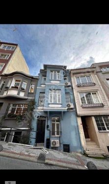Beyoğlu Cihangir'de İçi Full Tadilatlı Komple Kiralık 4 Katlı Bina
