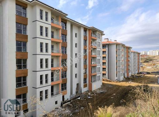 USLU EMLAK'TAN 496 KONUTTA 2+1 85m2 3.KAT SATILIK DAİRE