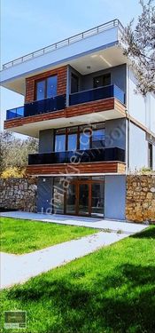 Gömeç Karaağaç'ta Deniz Manzaralı 3+2 Müstakil Triple Lüks Villa