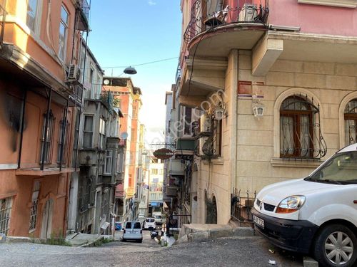 Beyoğlu Taksim Gezi Parkı yakını Satılık Tarihi Bina Arsası Yatırımlık