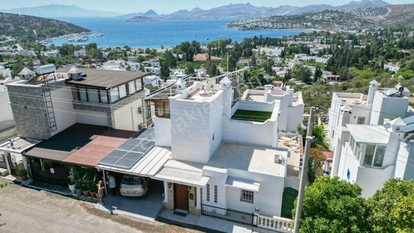  Bitez-Bodrum deniz manzaralı,müstakil havuzlu 5+1 satılık tripleks villa