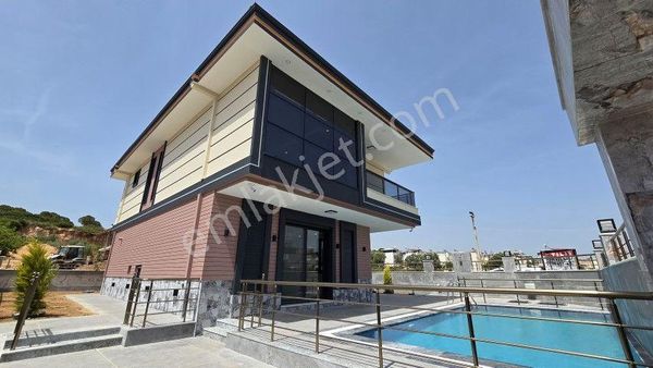  Didim Mavişehir’de plaja 800 mt mesafede satılık yazlık villa 