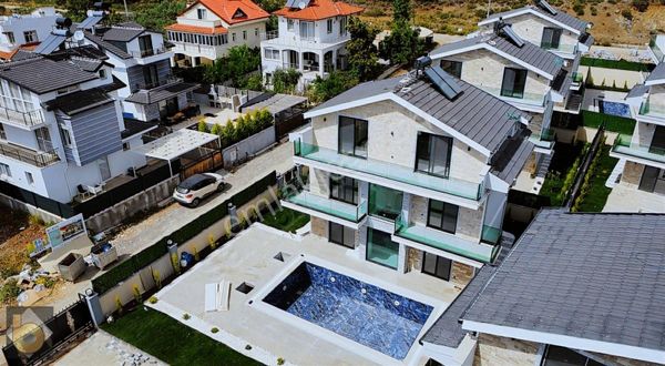 Fethiye Çiftlikköy'de 4+1 satılık müstakil havuzlu villa