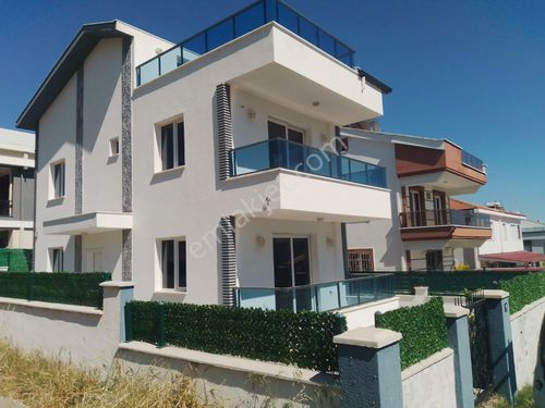  Aydın Didim Mavişehir'de satılık 3+1 tribleks bahçeli müstakil villa