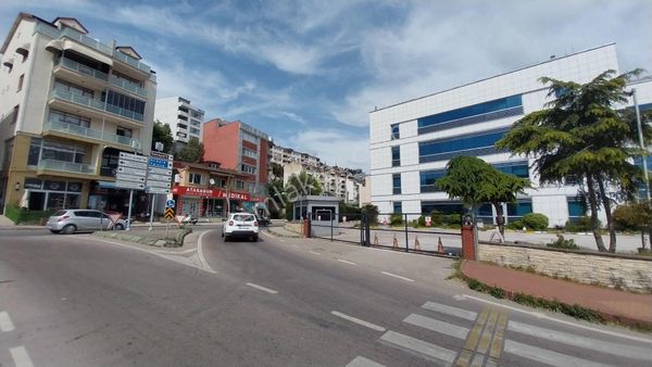   Eskidji'den İzmit Yenimahalle'de Müstakil Girişli Kiralık Ofis