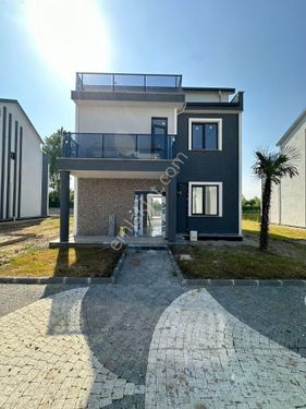  Remax Palas'tan Suadiye Nikomedia da 3+1 Triplex Villa