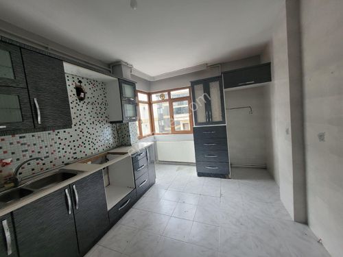 Çekmeköy Cumhuriyet Mah 2+1 120m2 Geniş Kullanışlı Aile Apartmanı 