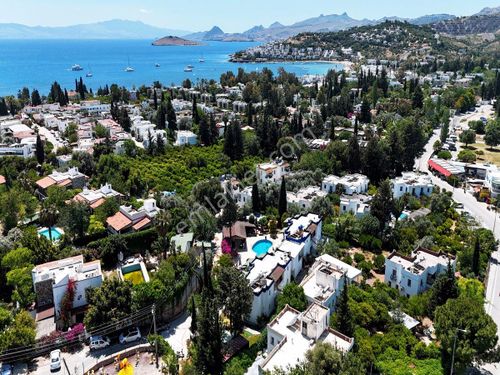 Bitez'de Denize 350 Metre Satılık Apart Otel