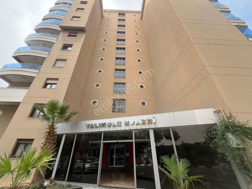  Yalı Kule Sitesinde Güvenlikli Otoparklı 3+1 Arakat Satılık