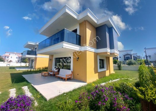 Kuşadası davutlar plaja 400 metre satılık villa