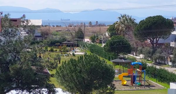  İzmir Dikili Salihler Gülkent Sitesinde Eşyalı 4+1 Satılık Villa
