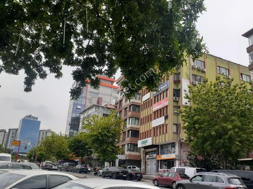 KADIKÖY KOZYATAĞI E5 'te SATILIK 150m² OFİS KATI 