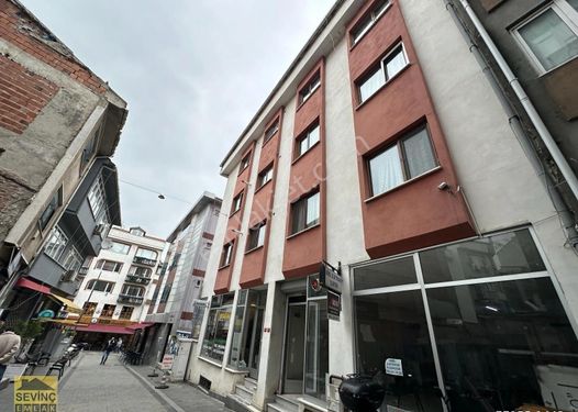 ÜSKÜDAR TAM MERKEZDE 4 KATLI AÇIK OTOPARKLI KOMPLE BİNA.