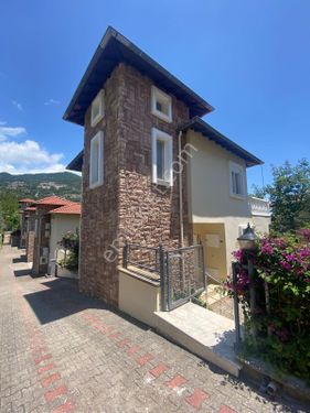  Alanya Tepe  Mahallesinde Kiralık   2+1 Eşyalı  Villa
