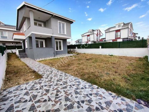 Tekirdağ Marmara Ereğlisi Yeniçiftlik'te 330 metre arsa içerisinde satılık tekli villa