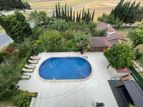 Silivri'de Ali Paşa'da müstakil havuzlu villa satılık 