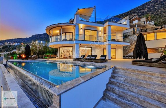 Kalkan Kızıltaş Mevkiinde Muhteşem Manzaralı Lüks Villa