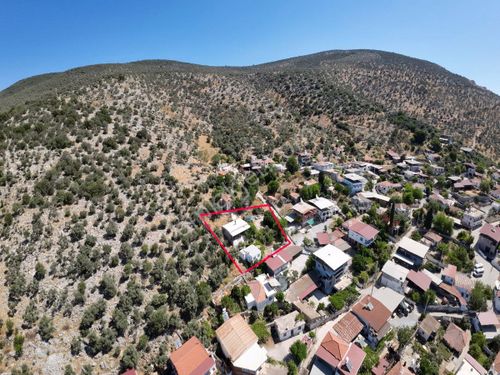 Milas Avşar Köyünde büyütülmeye müsait manzaralı 2 adet köy evi