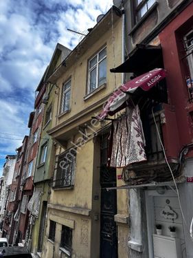 KURTULUŞ CADDESİNE YÜRÜME MESAFESİNDE 3 KATLI CUMBALI BİNA