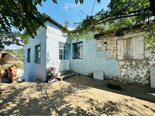 Tire satılık köy evi 300 m2 tek tapu bahçeli