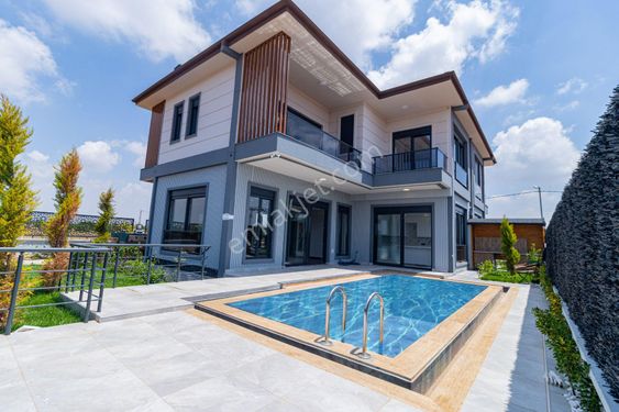Antalya Döşemealtı Altınkale de 3+1 Satılık Villa