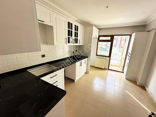  YAYLA'DA 3+1 KATDA ASANSÖRLÜ CADDE ÜZERİ FIRSAT DAİRE KOMŞU GAYRİMENKUL