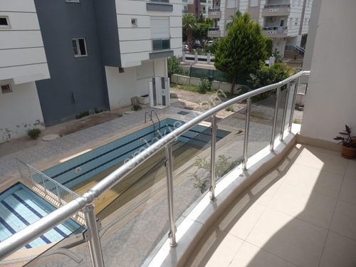 Antalya Konyaaltı hurma'da 1+1 doğalgaz kombili 2 banyo ve 2 balkonlu ful eşyalı 1+1 kiralık daire