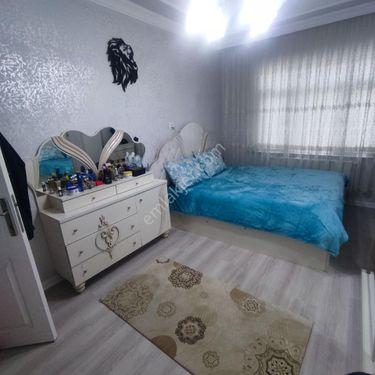 SAVAŞ EMLAK'TAN SATILIK 2+1 DAİRE 3 KAT 140 METRE OTURUM ALANI