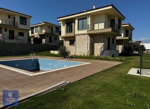 Gömeç Karağaçta Denize 300mt Havuzlu Sitede 3+1 Satılık Villa
