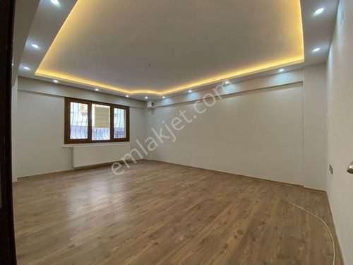 BEYLİKDÜZÜ CUMHURİYETTE 3+1 ULAŞIMA YAKIN LÜKS DAİRE