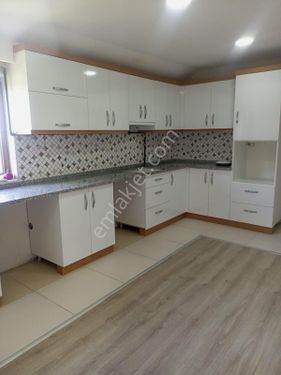 ŞİRİNKÖY'DE VİLLARA YAKIN KİRALIK 3+1 DAİRE