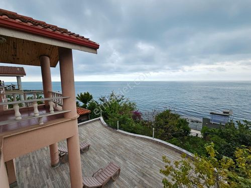  Akçaabat Mersin'de Denize Sıfır Günlük Kiralık 6+1 Tripleks Villa