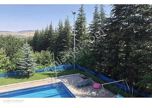 312 | KAHRAMANKAZAN'DA AĞAÇLARLA ÇEVRİLİ 9350 M2 SATILIK VİLLA