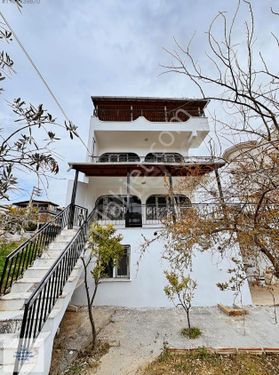  Kuşadası Yavansu'da deniz manzaralı müstakil villa