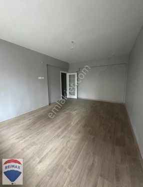 LÜLEBURGAZ HÜRRİYET MAHALLESİNDE RE/MAX'TAN SATILIK 2+1 DAİRE