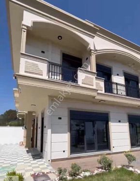 Büyükçekmece Kumburgaz'da Satılık 7+1 Müstakil Villa
