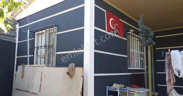 İzmir Bayındır Çınardibi Mh Yol Kenarı 476 m2 İçinde Evi Olan Bağ Bahçe