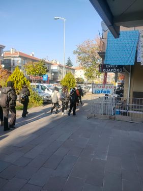  AKSARAY CADDESİNDE  8.000 TL KİRACILI METRO SON DURAKTA CADDE ÜZERİ 