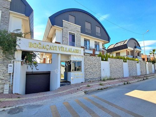 Antalya Konyaaltı Molla Yusuf Mahallesi'nde Satılık Villa