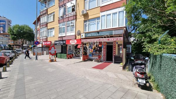  NAZ EMLAKtan Maltepe Atatürk Caddesi Üzerinde Satılık Mağaza Dükkan