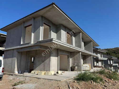 İzmir Yenifoça'da Satılık 3+1 Villa
