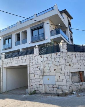 İzmir Menderes Özdere Çukur altında satılık 3 + 1 geniş bahçeli ultra lüks sıfır villa