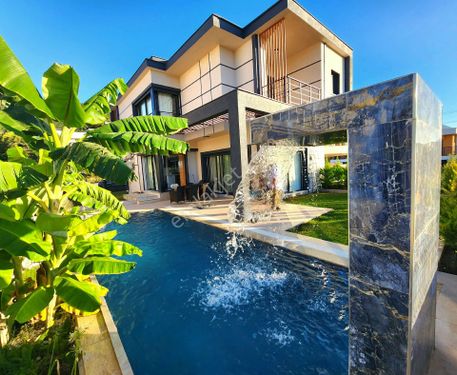 Güzelçamlı satılık havuzlu villa