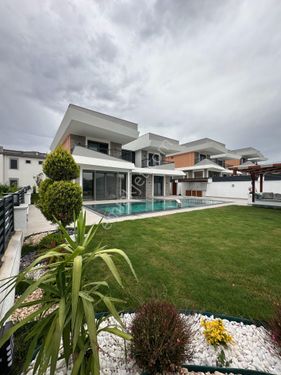 Didim Merkezde Tam Akıllı Consept 5+1 Ultra Lüx Satılık Villa