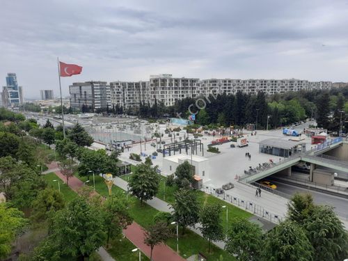 Beylikdüzü metrobüsün dibinde 3+1 full tadilatlı kiralık daire