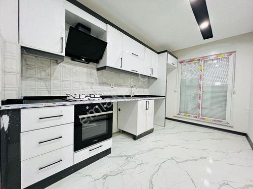  BEYLİKDÜZÜ KAVAKLI'DA 2+1 95 M2 SATILIK DAİRE