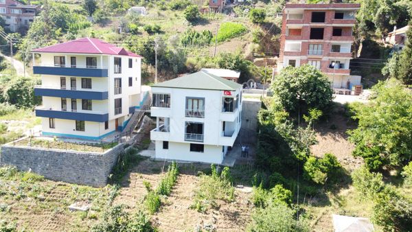 Abdi Bostan Gayrimenkulden Trabzon Akçaabat Yeni Mahalle'de Satılık Ev Ve Arsa