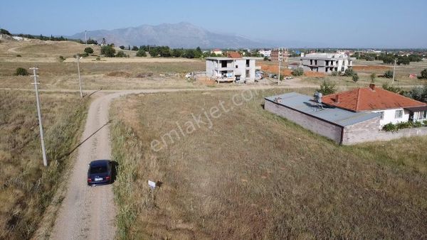 AKPINAR MAHALLESİNDE DOĞAYA KARŞI ÇİVRİL MANZARALI SATILIK ARSA 