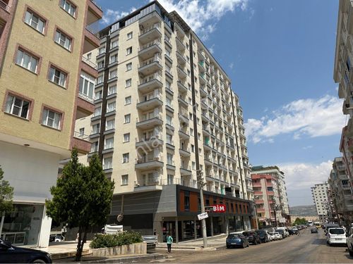 AKKUŞ EMLAK’TAN MERKEZİ KONUMDA SATILIK EŞYALI 1+1 DAİRE