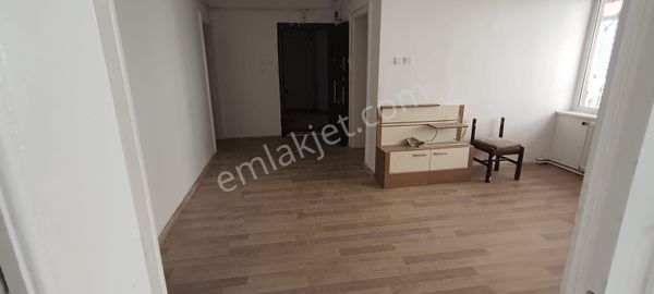  AREL'DEN GENÇLİK CADDESİNDE GİRİŞ 4+1 KOMBİ ISITMALI